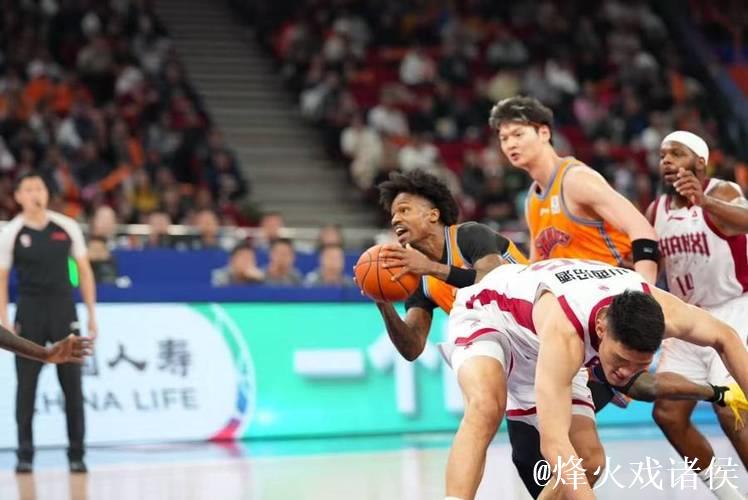 客场挑战深圳队,上海大鲨鱼冲击十连胜! 客场挑战深圳队,上海大鲨鱼冲击十连胜!